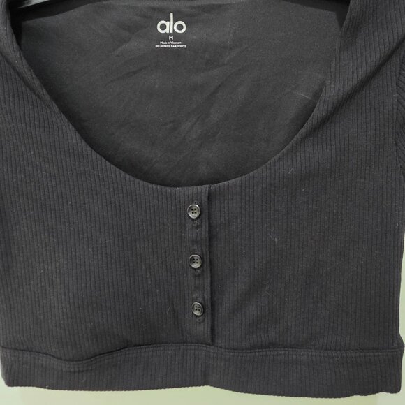 Alo Yoga Women’s Black Ribbed Crop Top – Size M – Short Sleeve Button Front - Picture 3 of 7